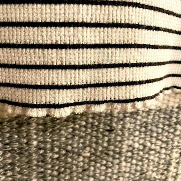 Forever 21 Black & White Strip Crop Top - Picture 5 of 7